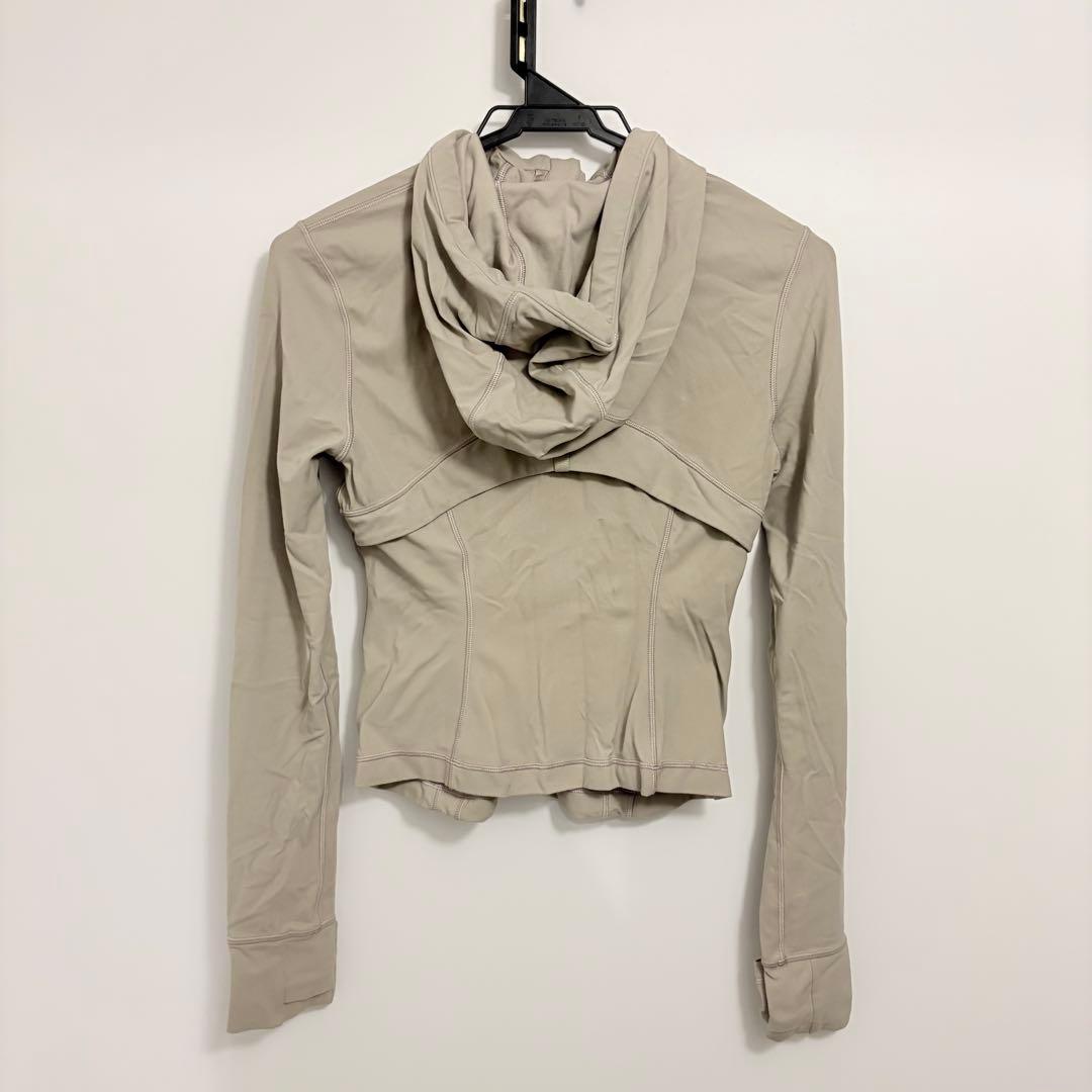 ルルレモン Define フード付きクロップド サイズ8