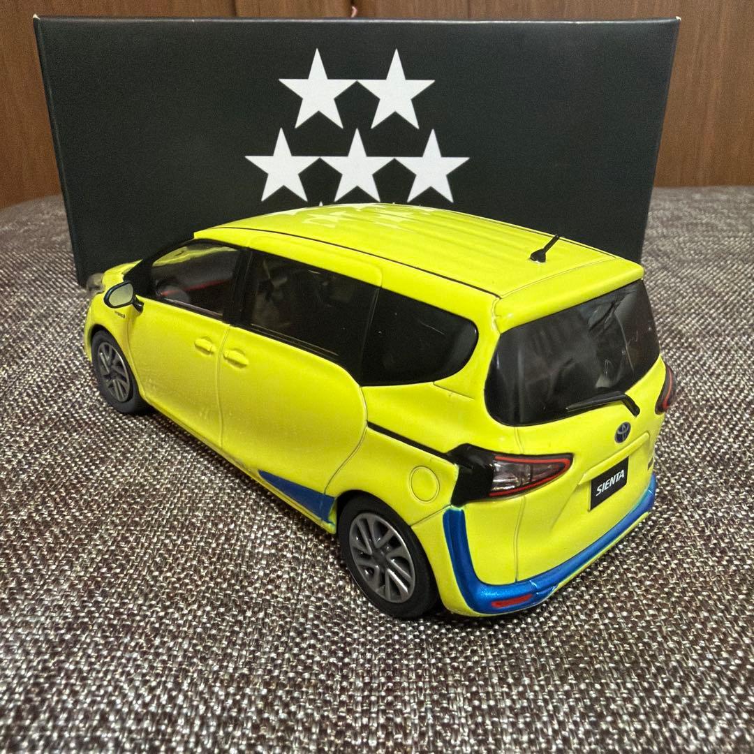 トヨタ　シエンタ カラーサンプル