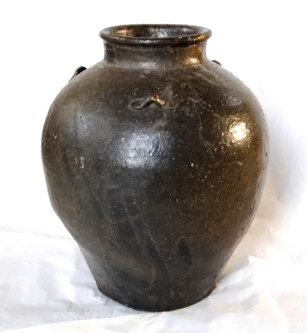 壺 三耳 モスグリーンと黒の釉薬雨垂れ 骨董 Ag-235