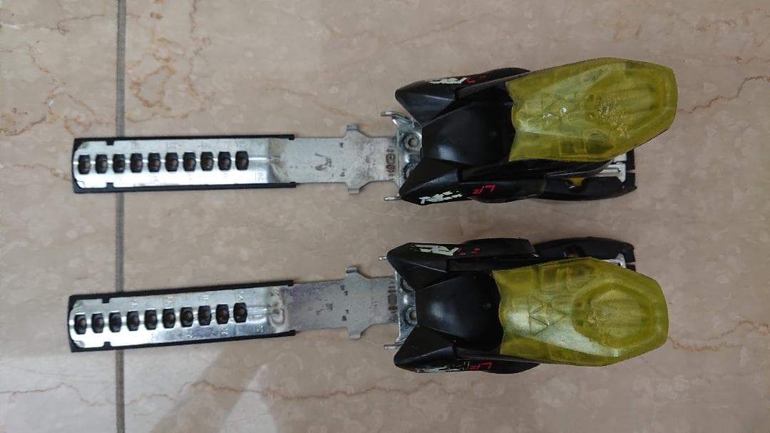 在庫処分 FISCHER チロリア ビンディング　開放値17 選手用