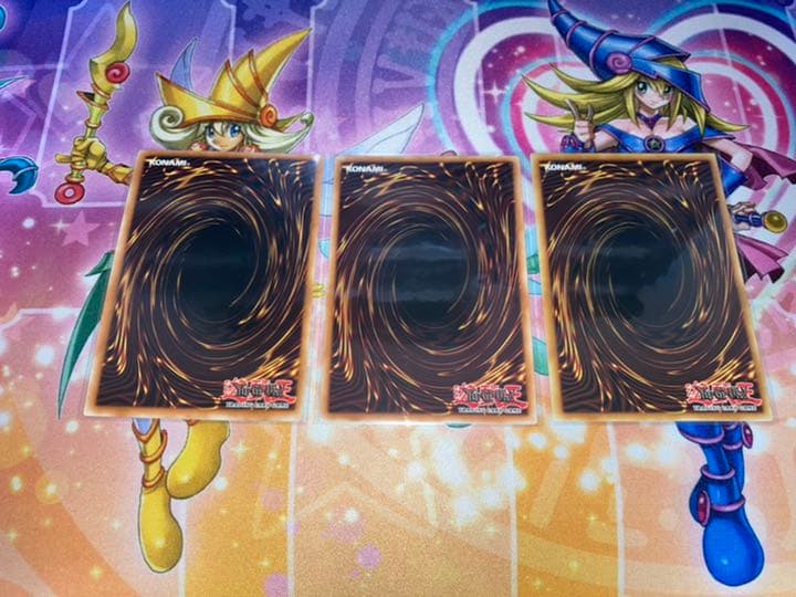 遊戯王 青眼の白龍　ブラックマジシャンガール　真紅眼の黒竜
