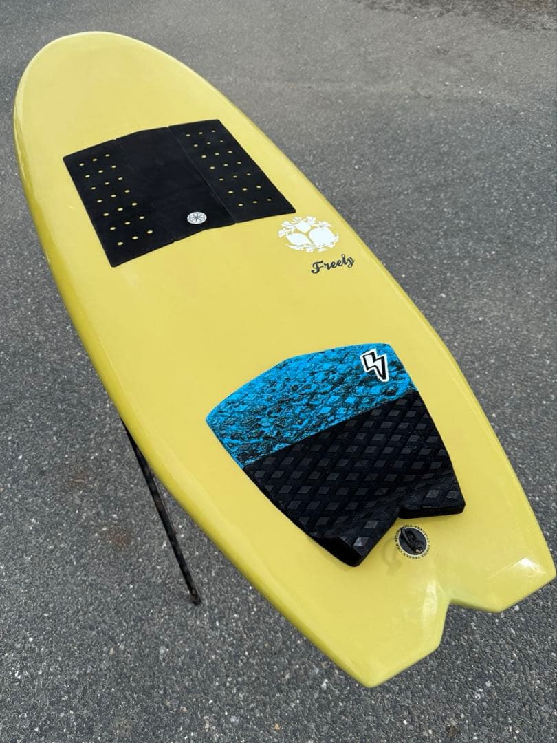 【送料込み】スリーウェザーサーフボード　FREELY 5'8\"