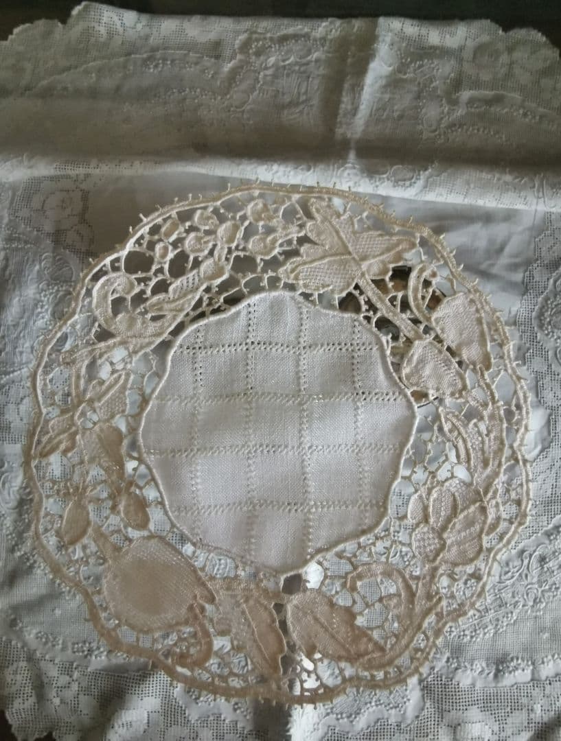 アンティーク ポワンドヴェニス ブラーノレース 薔薇と果物のニードル編みドイリー