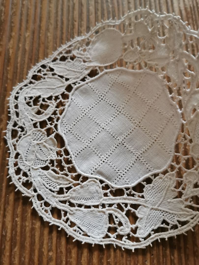 アンティーク ポワンドヴェニス ブラーノレース 薔薇と果物のニードル編みドイリー