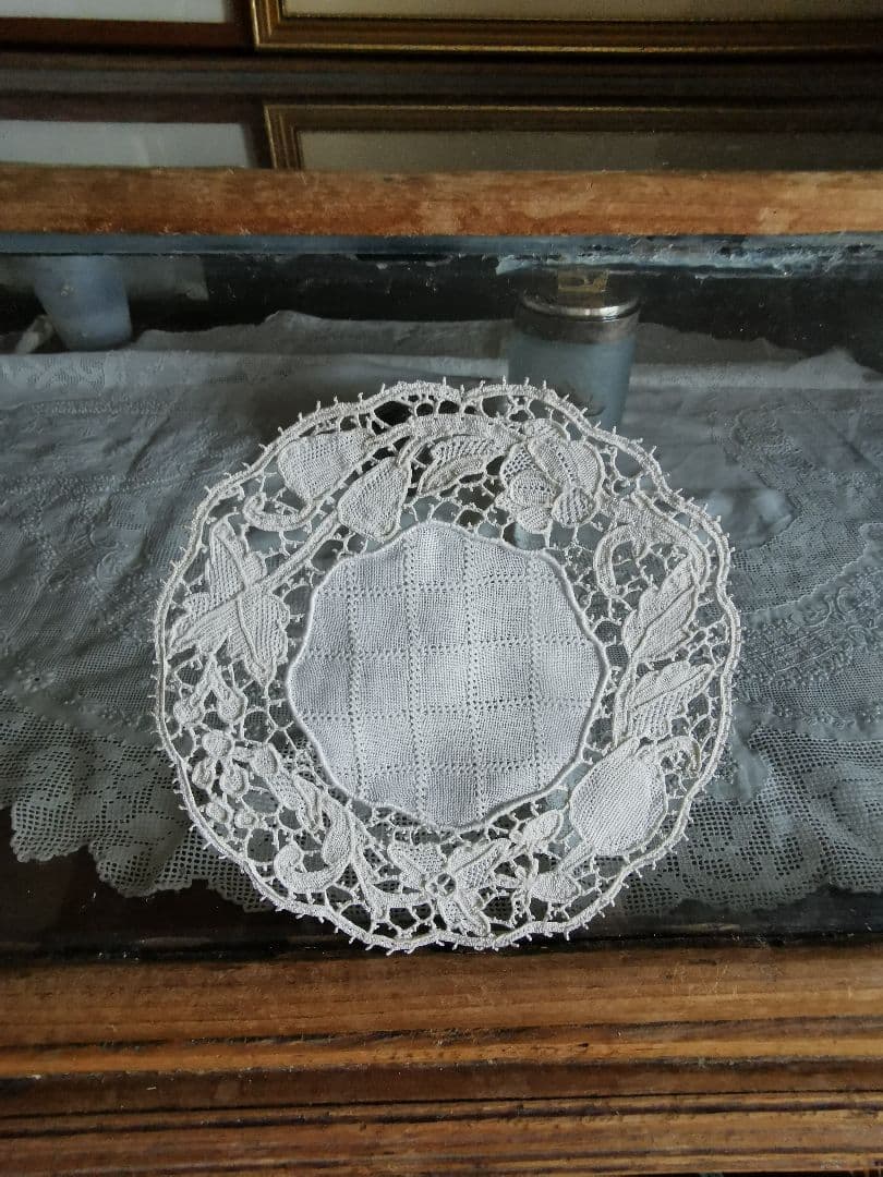 アンティーク ポワンドヴェニス ブラーノレース 薔薇と果物のニードル編みドイリー