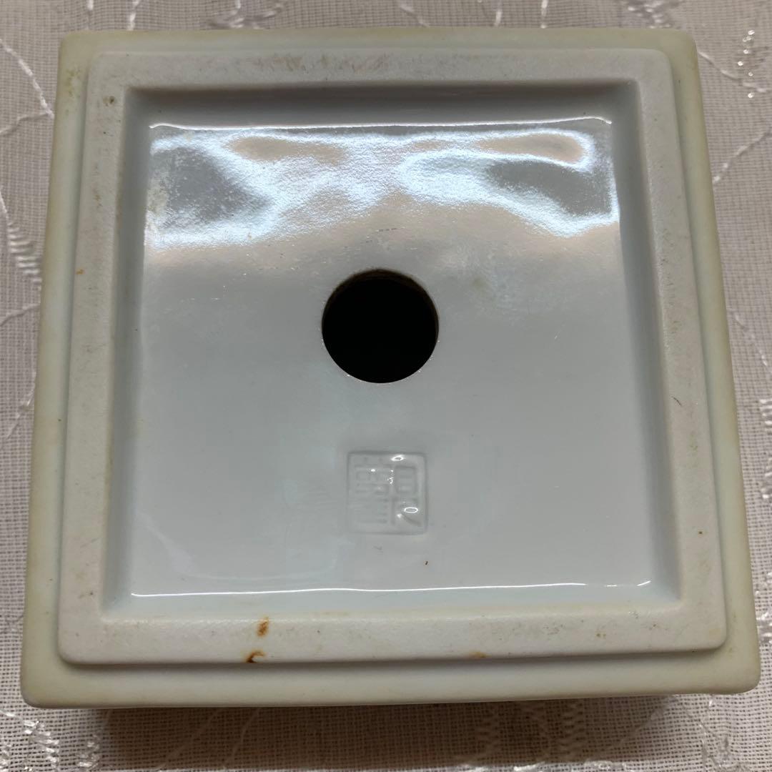 盆栽鉢　梅の絵　正方　白地　落款有り