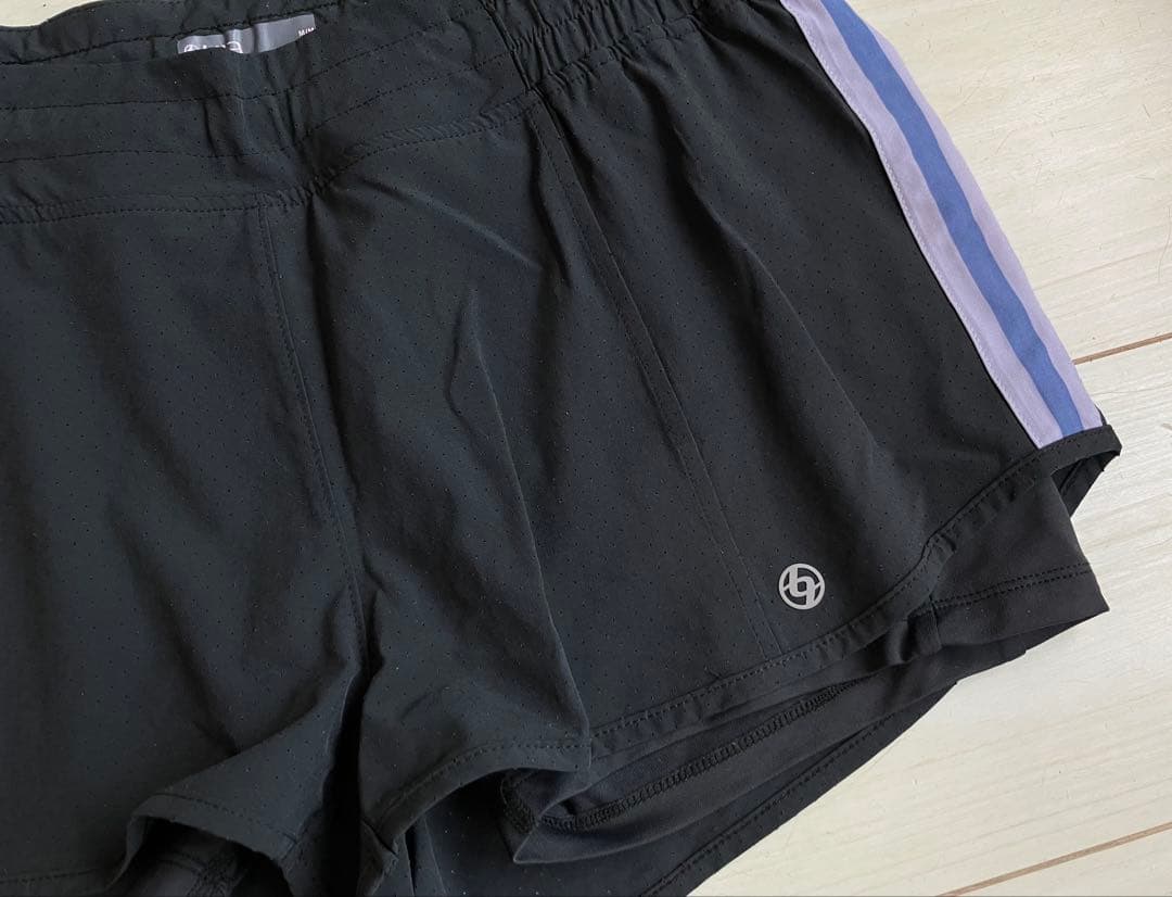 Lijaリージャ＊黒×パープルサイドラインのショートパンツ シルエットが綺麗