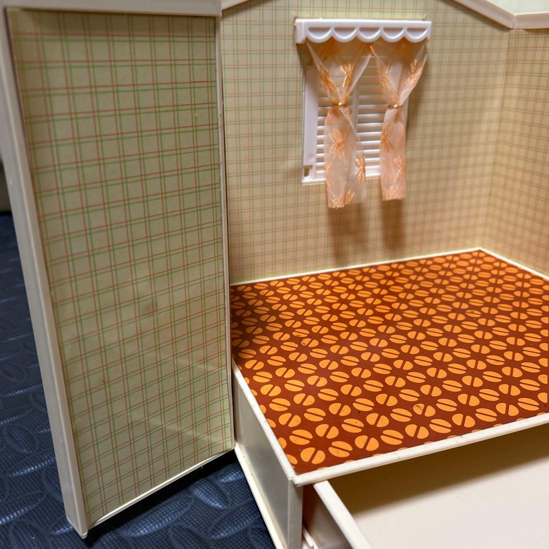 ふた子のモンチッチ　リビングルーム