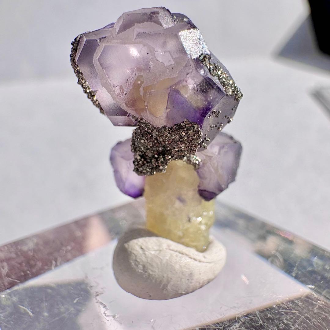 526 きのこタイプ 中国 内モンゴル産 フローライト&パイライト&クォーツ