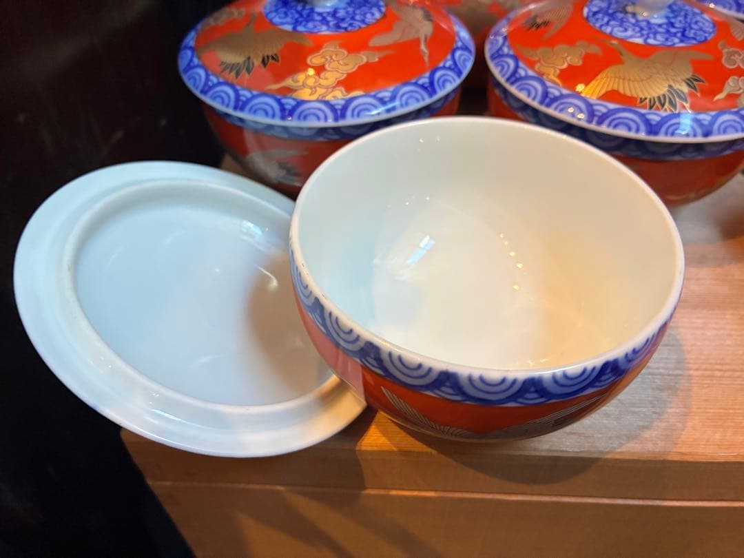 深川製磁　酒器揃えと茶器　染錦手波鶴紋 宮内庁御用達 慶びの器 有田焼 赤絵金彩