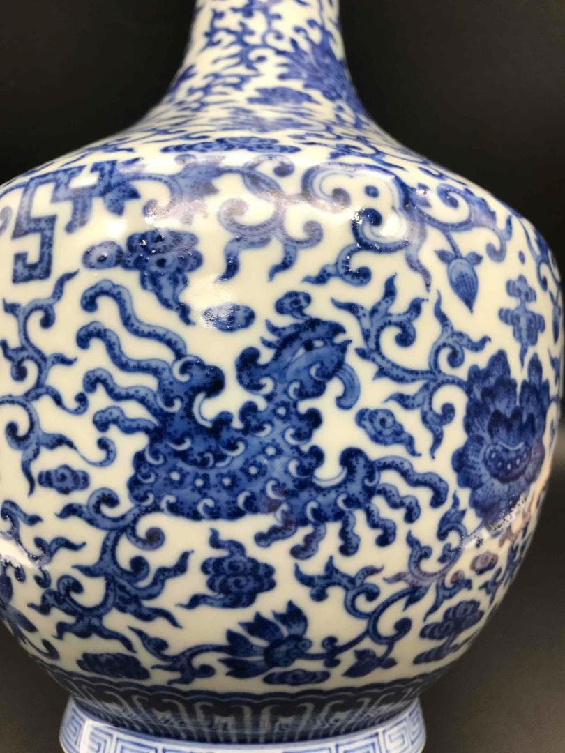 中国骨董　清乾隆時代　大清乾隆年製在銘　染付花芭蕉海水紋　唐草紋　花瓶(B-8)