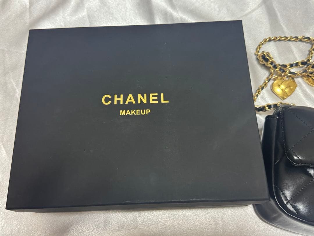 CHANEL キルティングショルダーバッグハートチェーン　ノベルティ