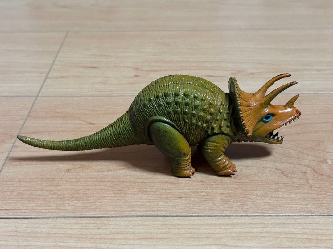 恐竜　トリケラトプス フィギュア　1980年代