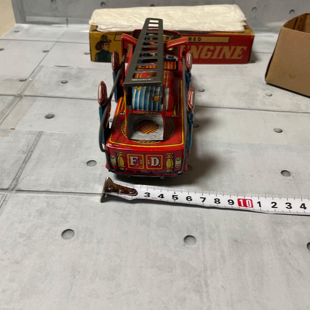 Friction Powered Fire Engineウサギヤブリキフリクショ