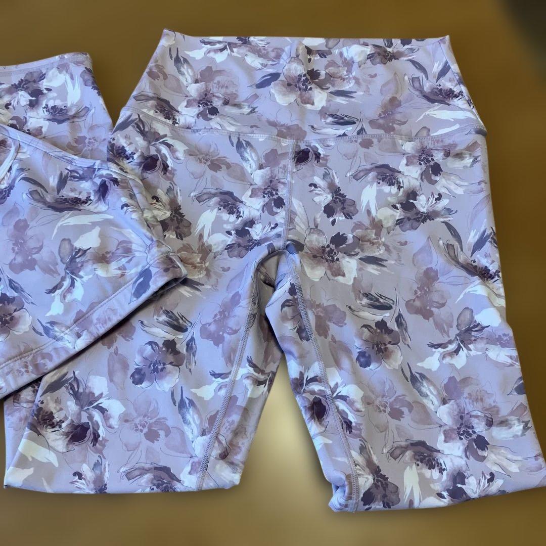 スカーラ　花柄ヨガウェアセット（ブラトップ＆レギンス）