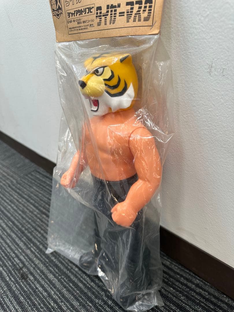タイガーマスク　電人　ジャイアントソフビ（未開封）袋汚れあり