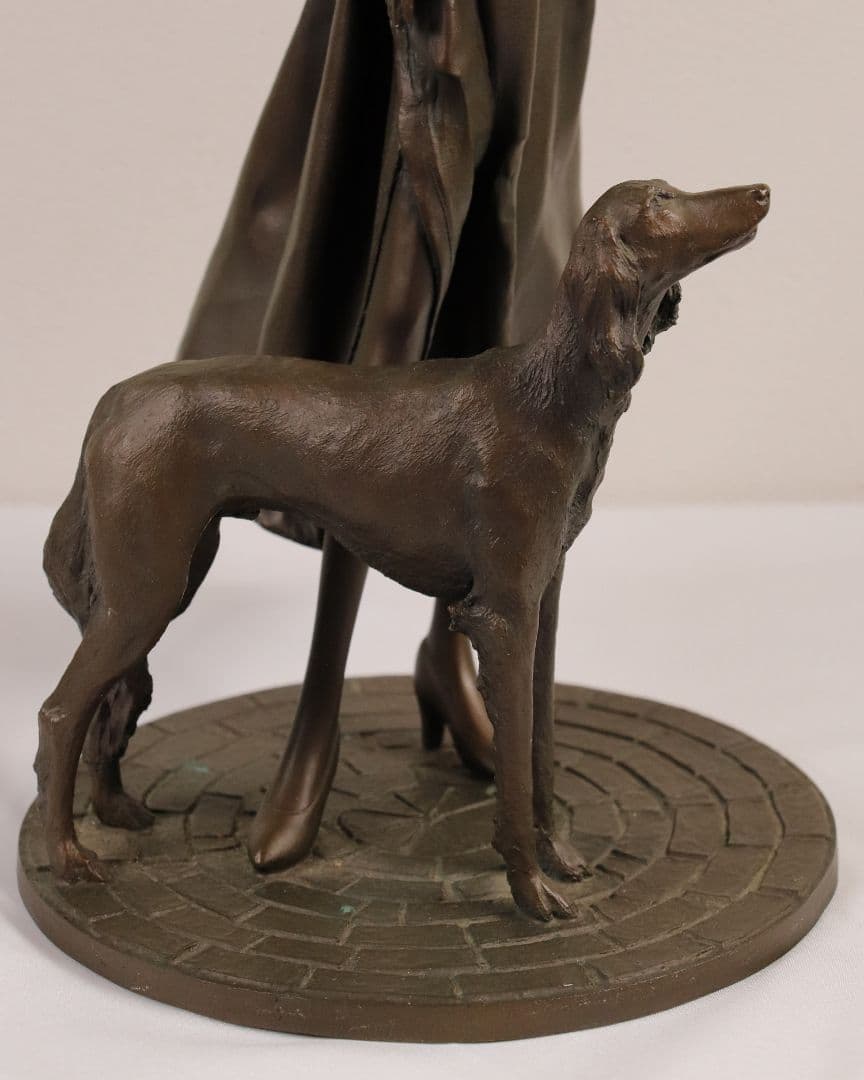 高岡銅器 ブロンズ像「街角」高さ33cm 美人像 女性 犬 洋風置物 M879