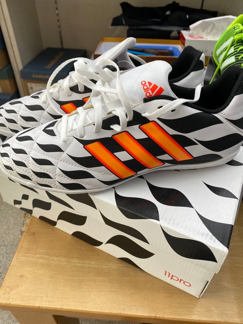 アディダス　フットサルシューズ　27.5cm