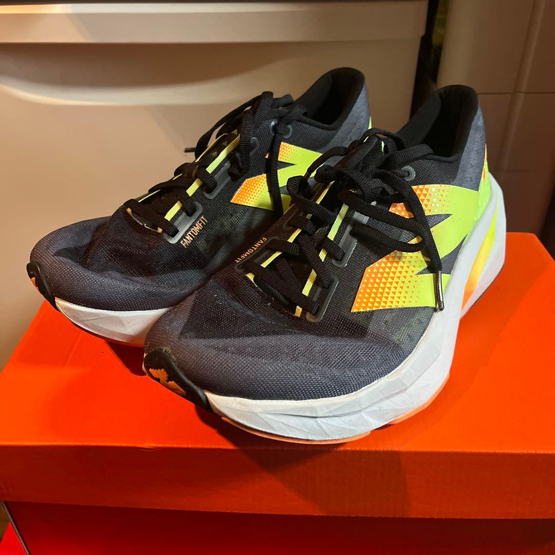 ニューバランス　ジョグシューズ25.5センチ