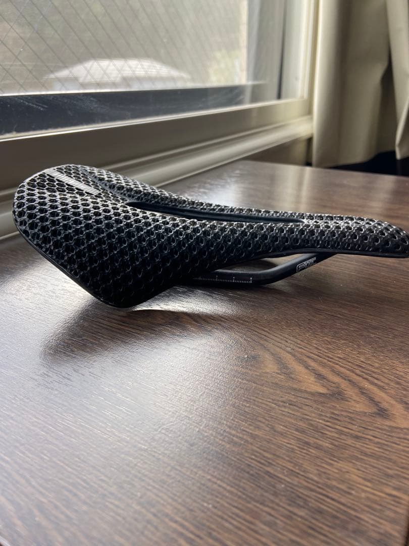 TNI 3D カーボンサドル