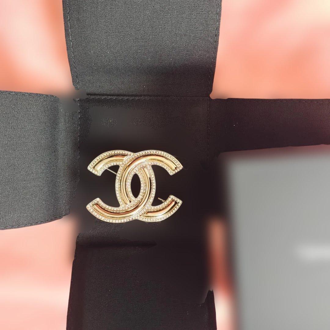 Chanel ゴールド クリスタル ブローチ