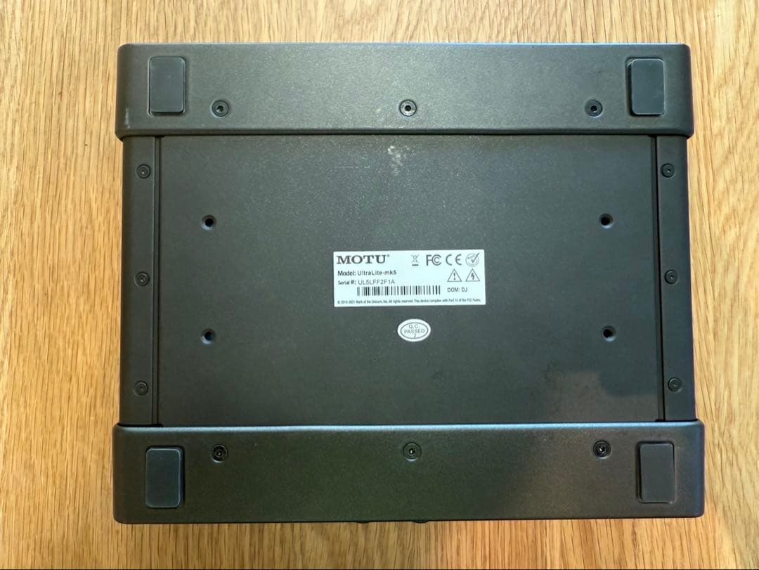 MOTUのUltraLite mk5 オーディオインターフェイス