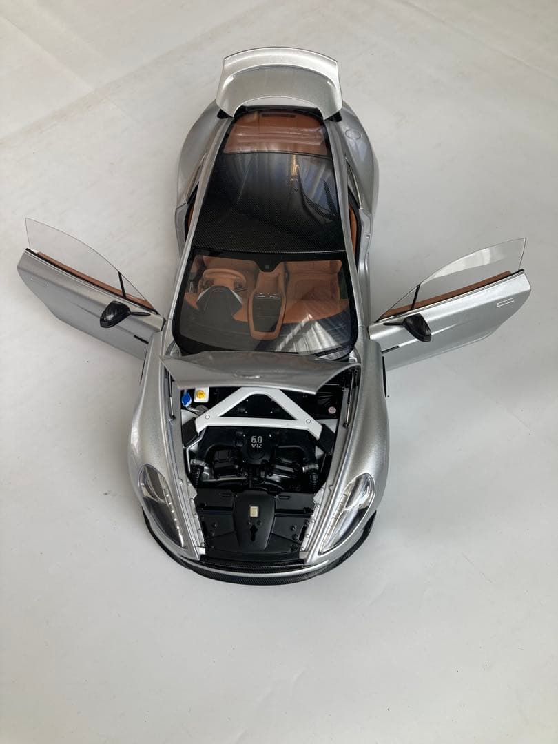 AUTO art 1/18 アストンマーチン バンキッシュ