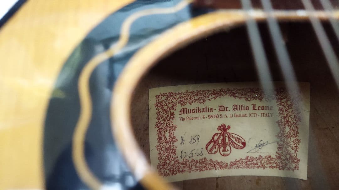 イタリア製の8弦マンドリン