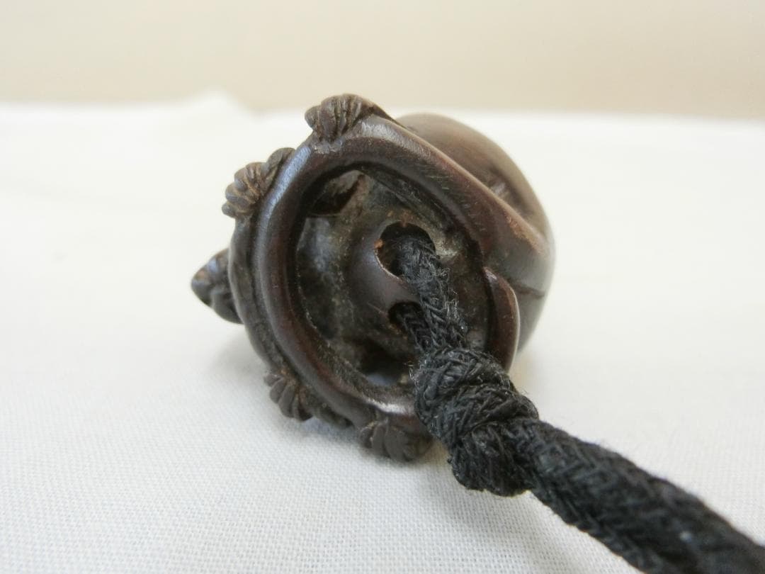 日本の美術工芸品！【根付　木製　リス ネズミ　木彫・W・提げ物　骨董古美術】収集