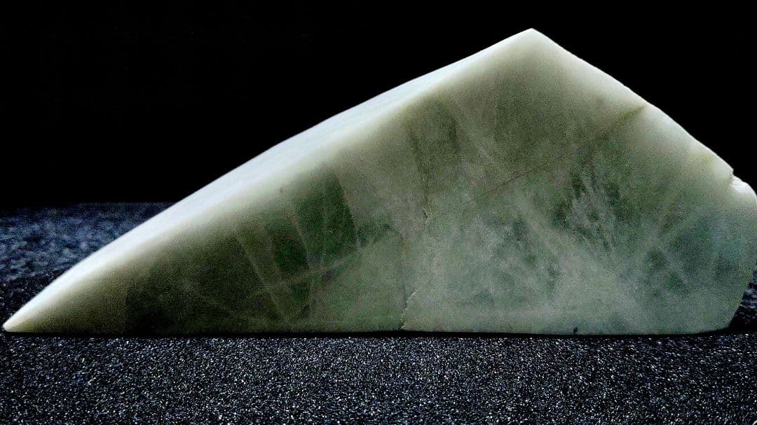 ★翡翠原石★糸魚川硬玉【小滝・転石・川ズレ・切り出し525ｇ】