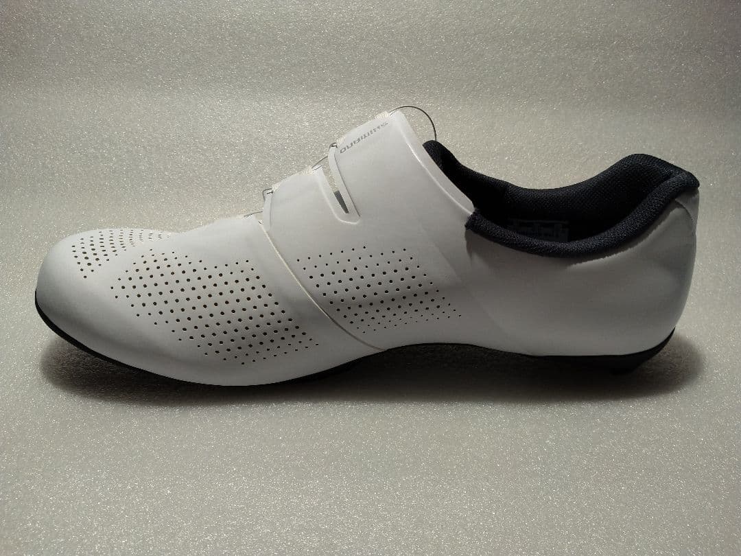 シマノ サイクルシューズ RC3 サイズ 42 ノーマル 色ホワイト