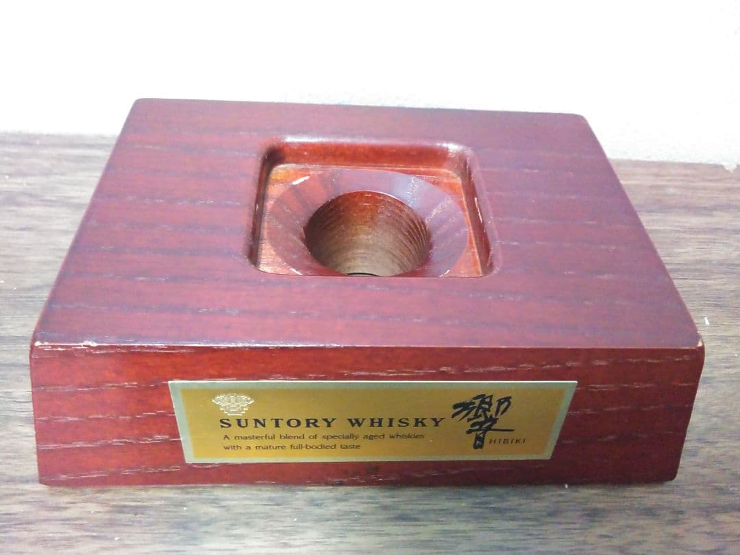 最安値【入手困難】サントリー 『響』 楽器ボトル リラギター型 台座付き