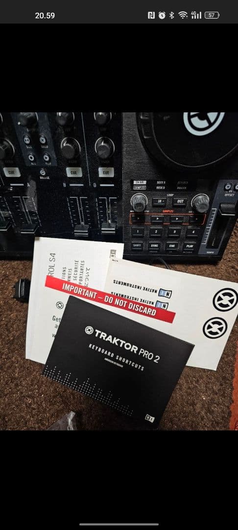 Traktor Kontrol S4 コントローラー