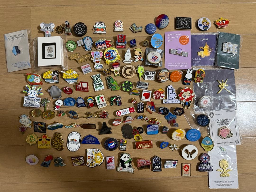 万博　ピンバッジ