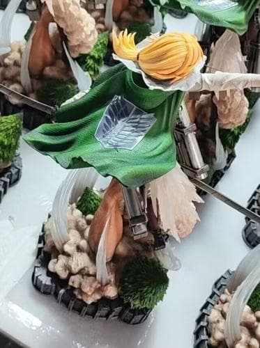 進撃の巨人　ヒストリア　ガレージキット　フィギュア