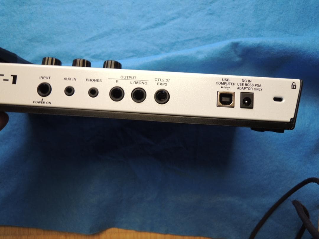 ♪新品同様♪GT-1-WH★新品バック、元箱・説明書、大容量おまけ電源付き