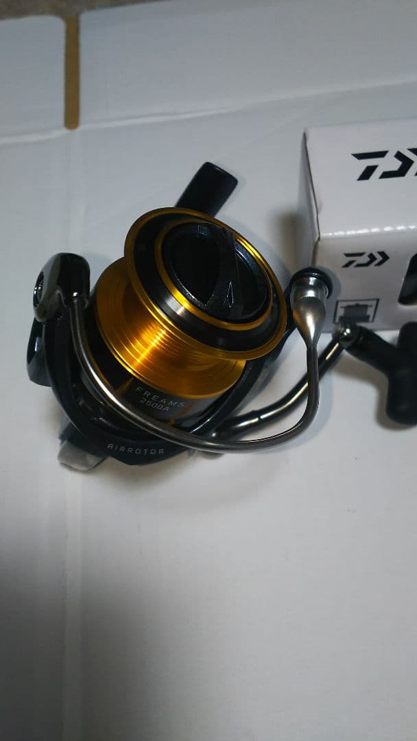 ダイワ FREAMS 2500A新品 ！