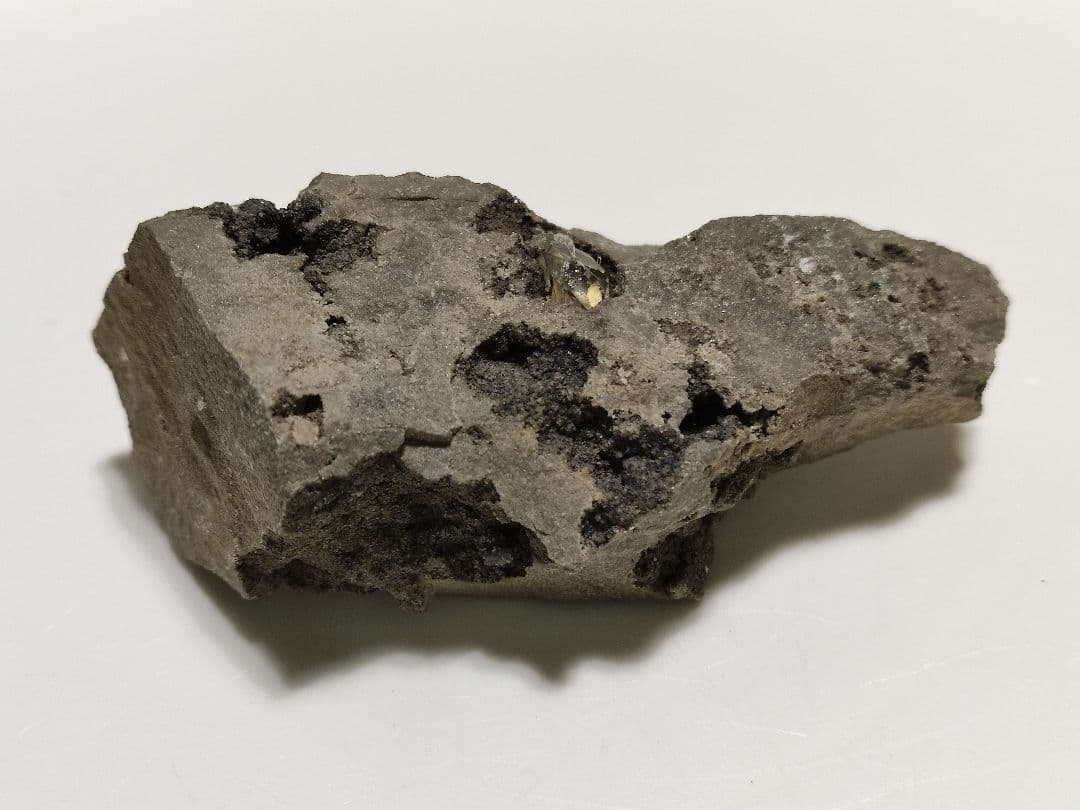 パワーストーン　天然石　原石　ハーキマーダイアモンド母岩付　107g　632