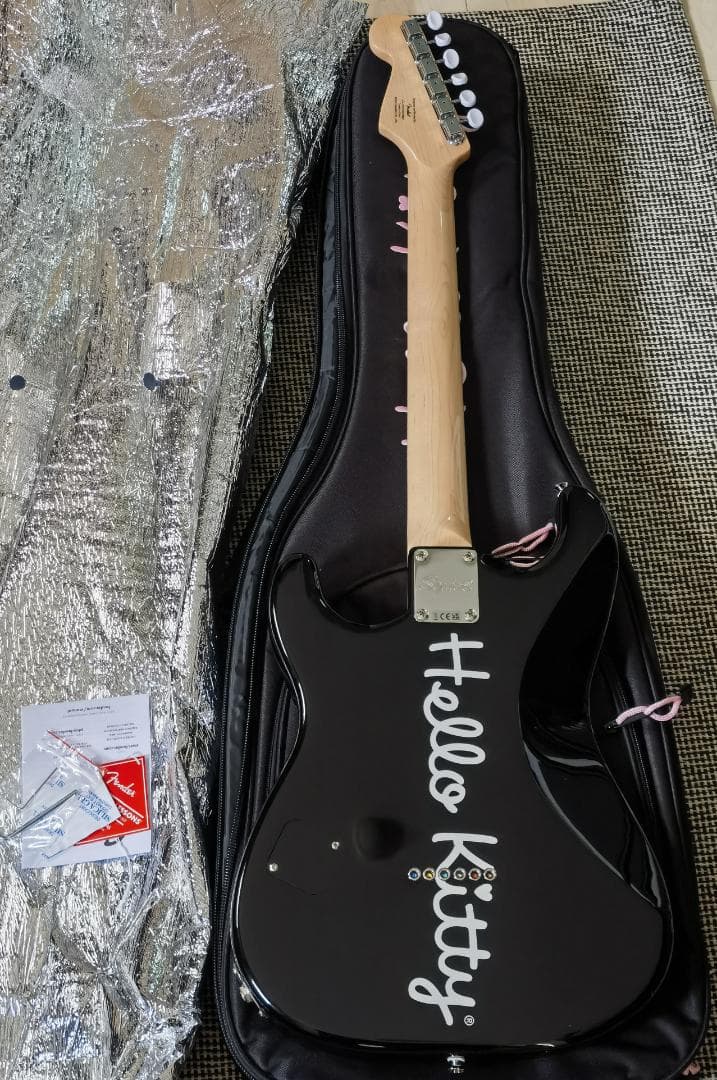 新品Fender Hello Kitty Black Stratocaster
