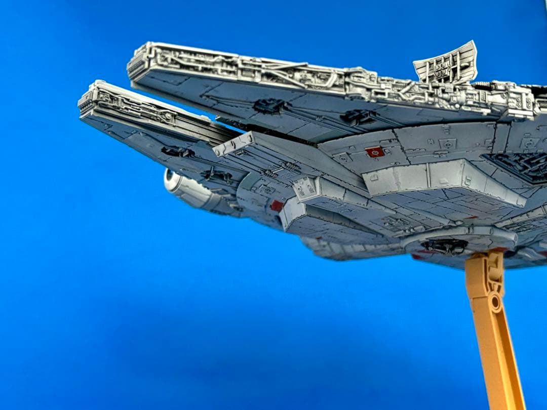 バンダイ スターウォーズ1/144 ミレニアム・ファルコン フォースの覚醒完成品