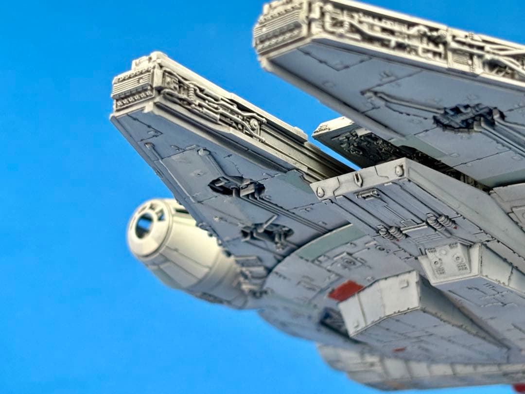 バンダイ スターウォーズ1/144 ミレニアム・ファルコン フォースの覚醒完成品