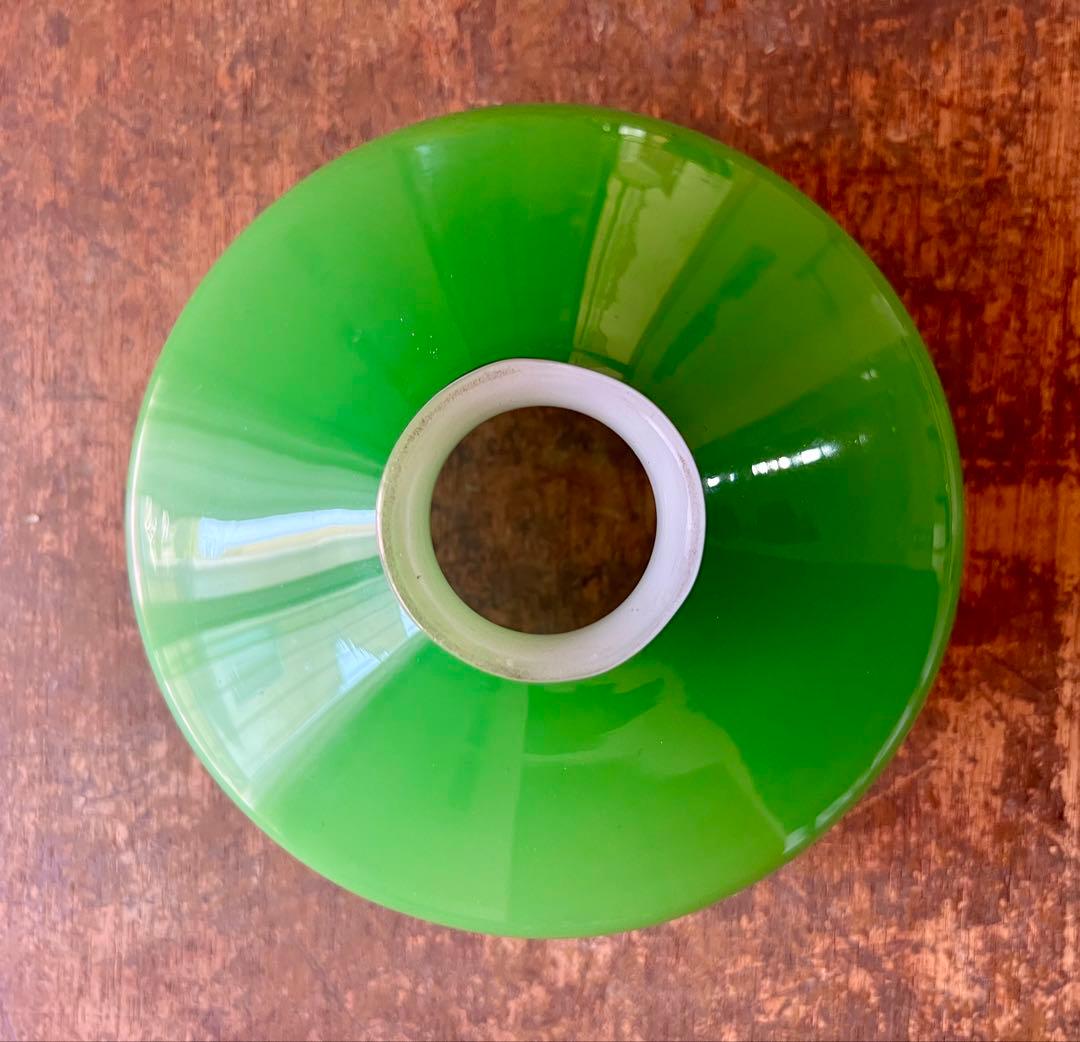 被せガラス緑色ガラス電笠　大正ロマン　洋館　古民家　切子　ウランガラス