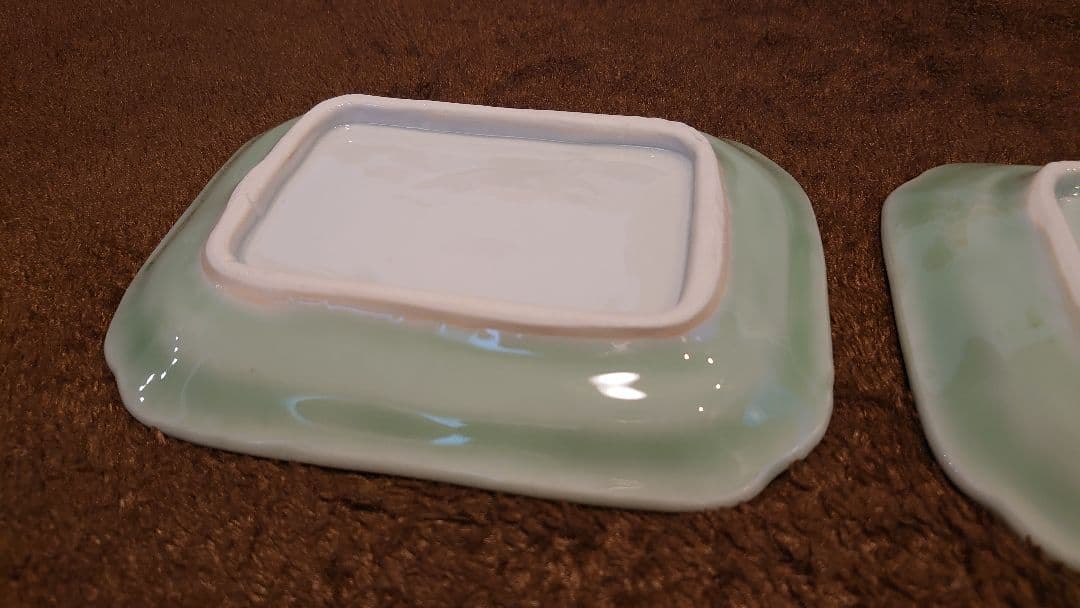 青磁　李朝青磁　角皿　陽刻　華の図　蔵出し　2客