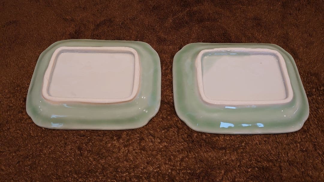 青磁　李朝青磁　角皿　陽刻　華の図　蔵出し　2客