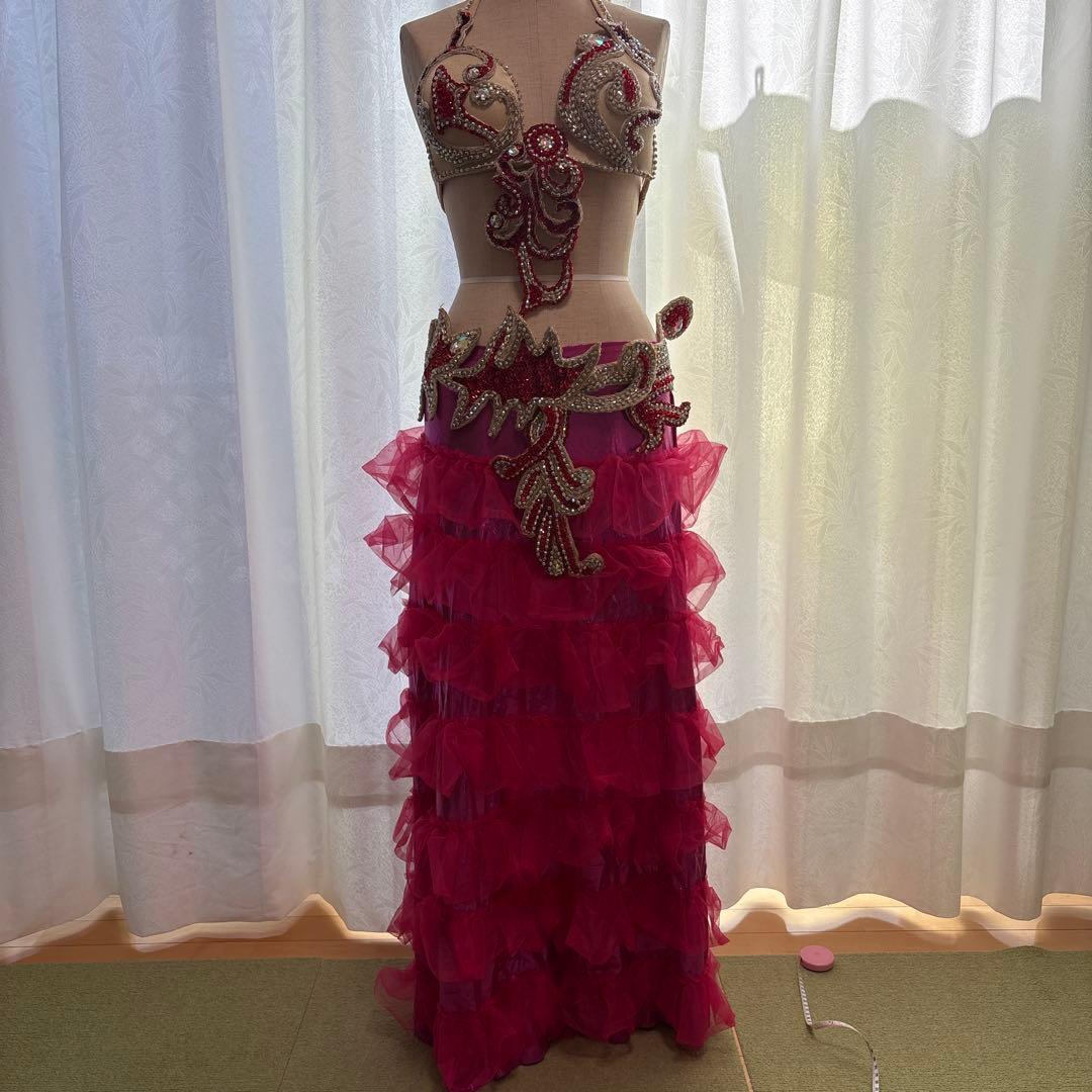 ベリーダンス セットアップ ピンク フリル、ブラとベルト、脚の飾り