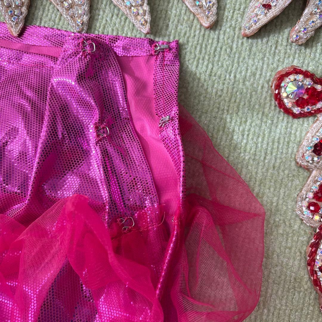 ベリーダンス セットアップ ピンク フリル、ブラとベルト、脚の飾り