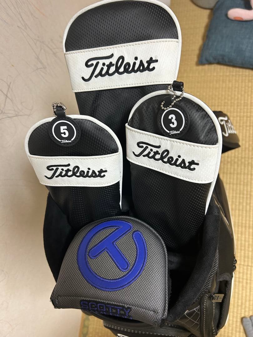 つ　Titleist ツアーキャディバッグ ヘッドカバー、おまけ付き