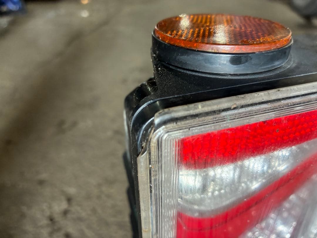 LEDテールランプ　赤色 コイト　トラック　シーケンシャル