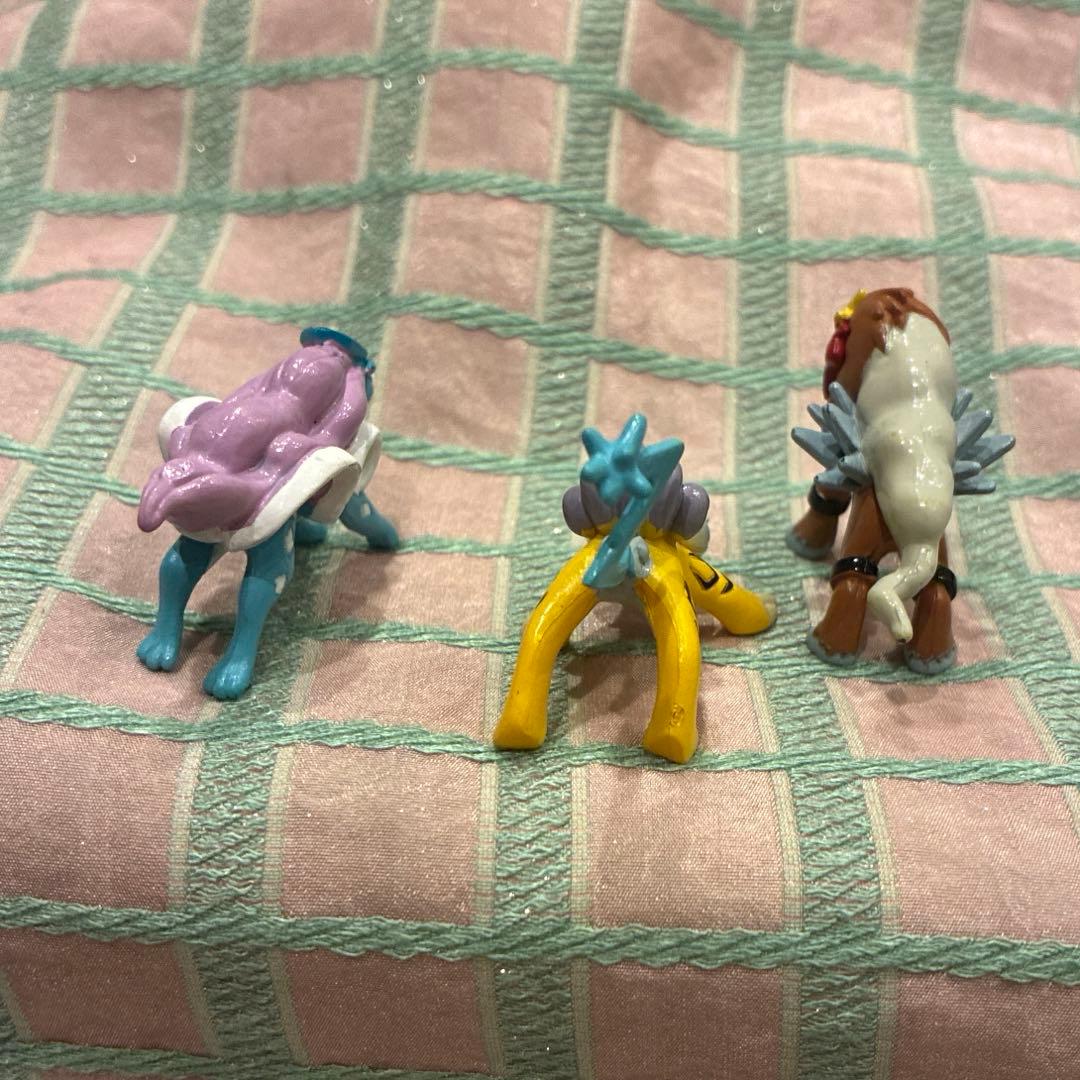 2010年　ポケモンチュッパサプライズ　スイクン　エンテイ　ライコウ　フィギュア