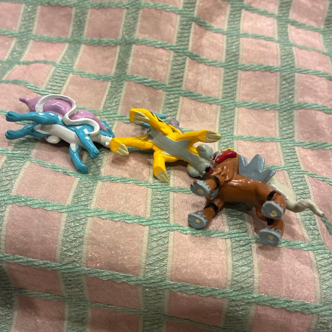 2010年　ポケモンチュッパサプライズ　スイクン　エンテイ　ライコウ　フィギュア